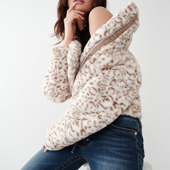 TRUE RELIGION FAUX FUR JACKET - Picture 3 of 5